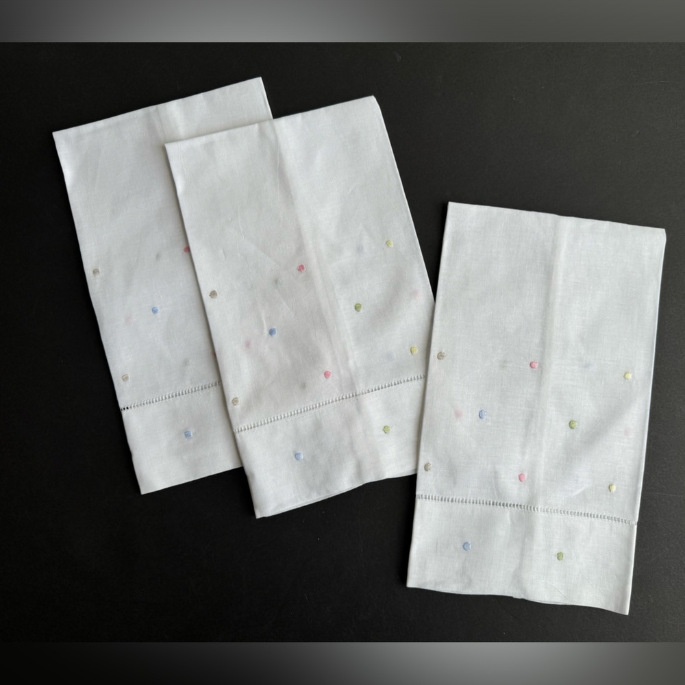 NEW (3) Linen Cotton White Hemstitched Guest Hand Towel Embroidered Pastel Dots